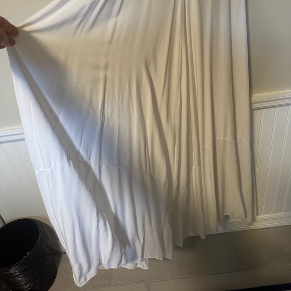 White flowy dress - Picture 5 of 8